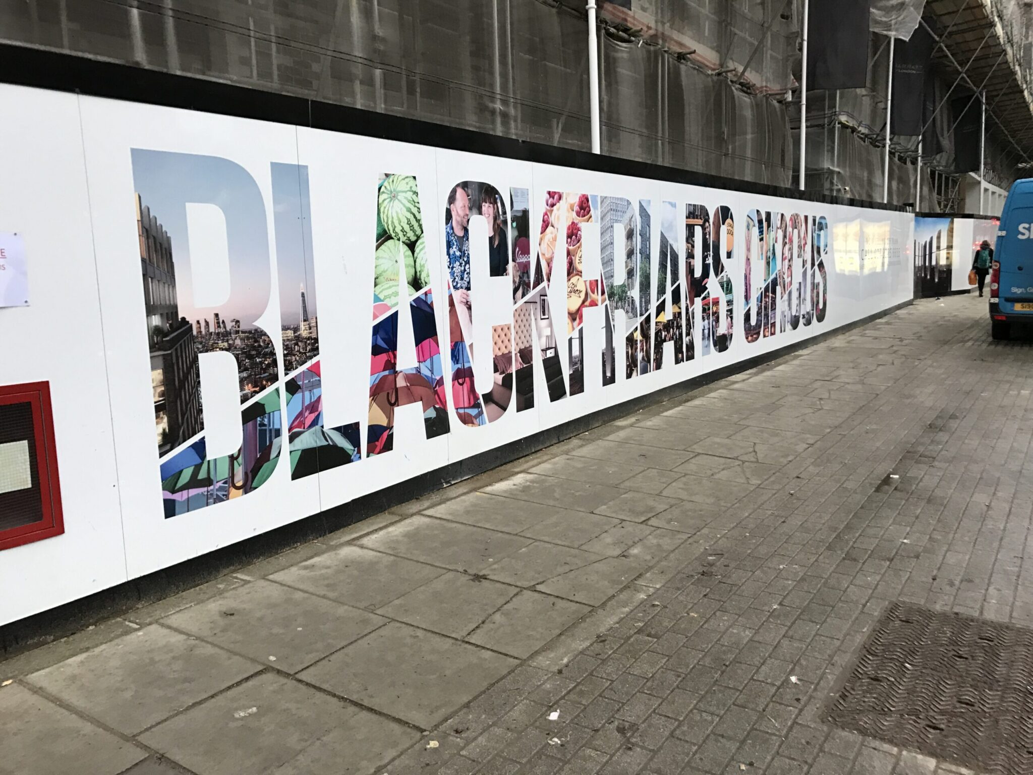 Signage in the Desert: How Dubai’s Climate Influences Design Choices